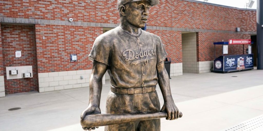 $75000 worth statue of famous baseball player stolen in Kansas, $7500 offered as reward for sharing whereabouts