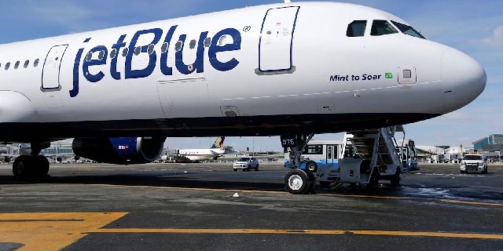 Judge blocks JetBlue's $3.8B Spirit Airlines takeover for competition concerns