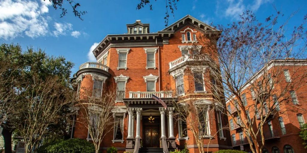 Don't Visit These 5 Haunted Hotels in Savannah, Georgia, if You Are Soft Hearted