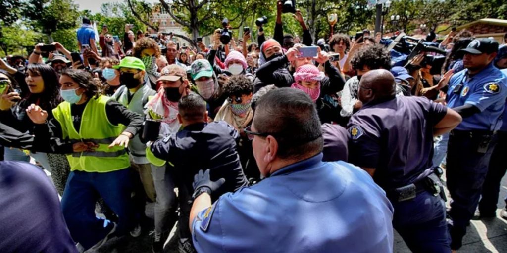 Dozens arrested at UT-Austin, USC amid Israel-Hamas protest crackdown in universities