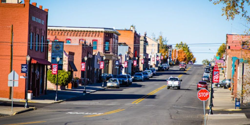 Hurried Escape from Oregon 8 Towns People Are Leaving Behind (1)