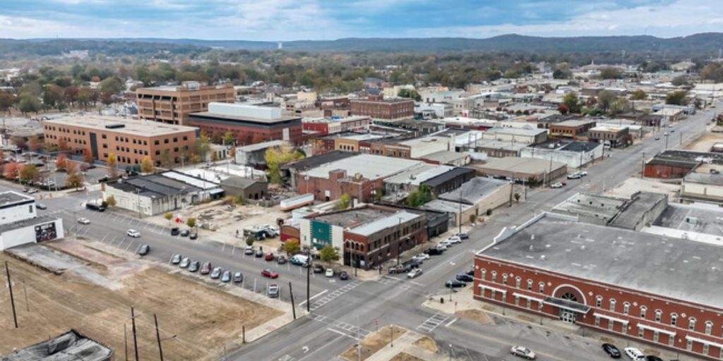 Hurried Escape from Alabama 5 Towns People Are Leaving Behind (1)